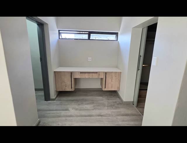 5 BEDROOM HOUSE FOR SALE IN SILWERKRUIN